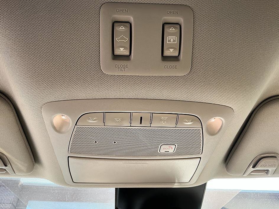 Used 2019 Pearl White Tricoat Nissan Platinum image 23