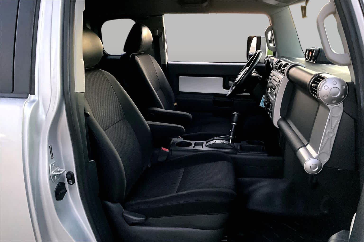 Used 2008 White/Titanium Metallic Toyota  image 8