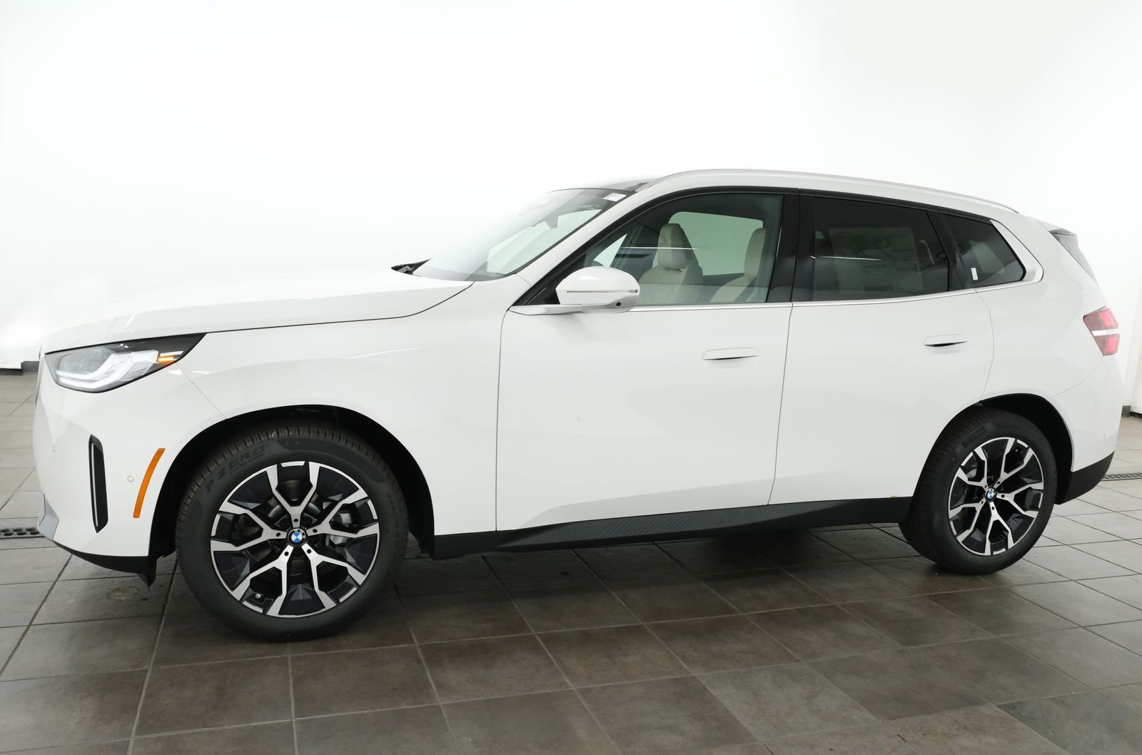 New 2026 Alpine White BMW 30 xDrive image 2