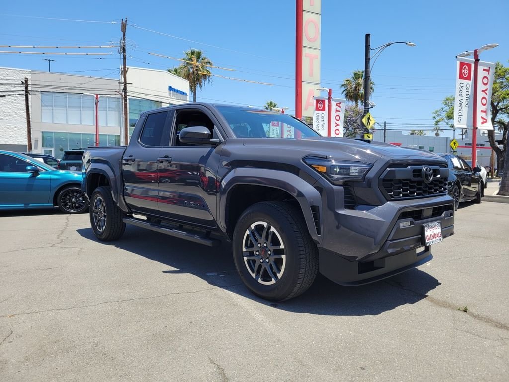Used 2025  Toyota  image 3