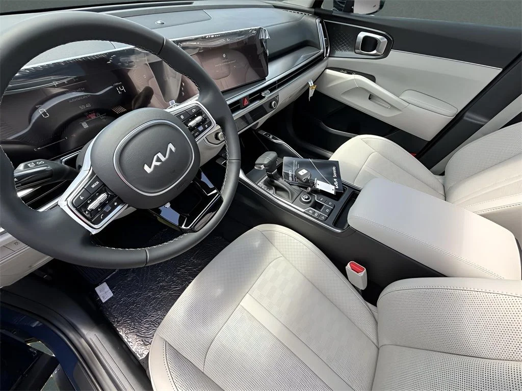Used 2025 Black Kia S image 10