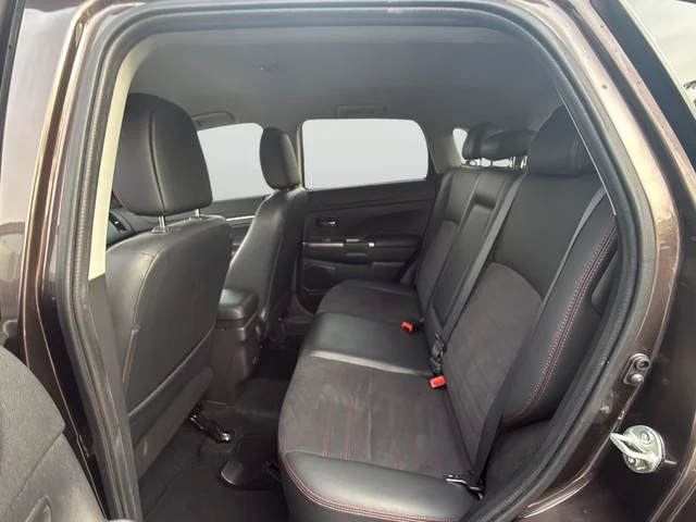 Used 2022 Gray Mitsubishi 2.0 SE image 27