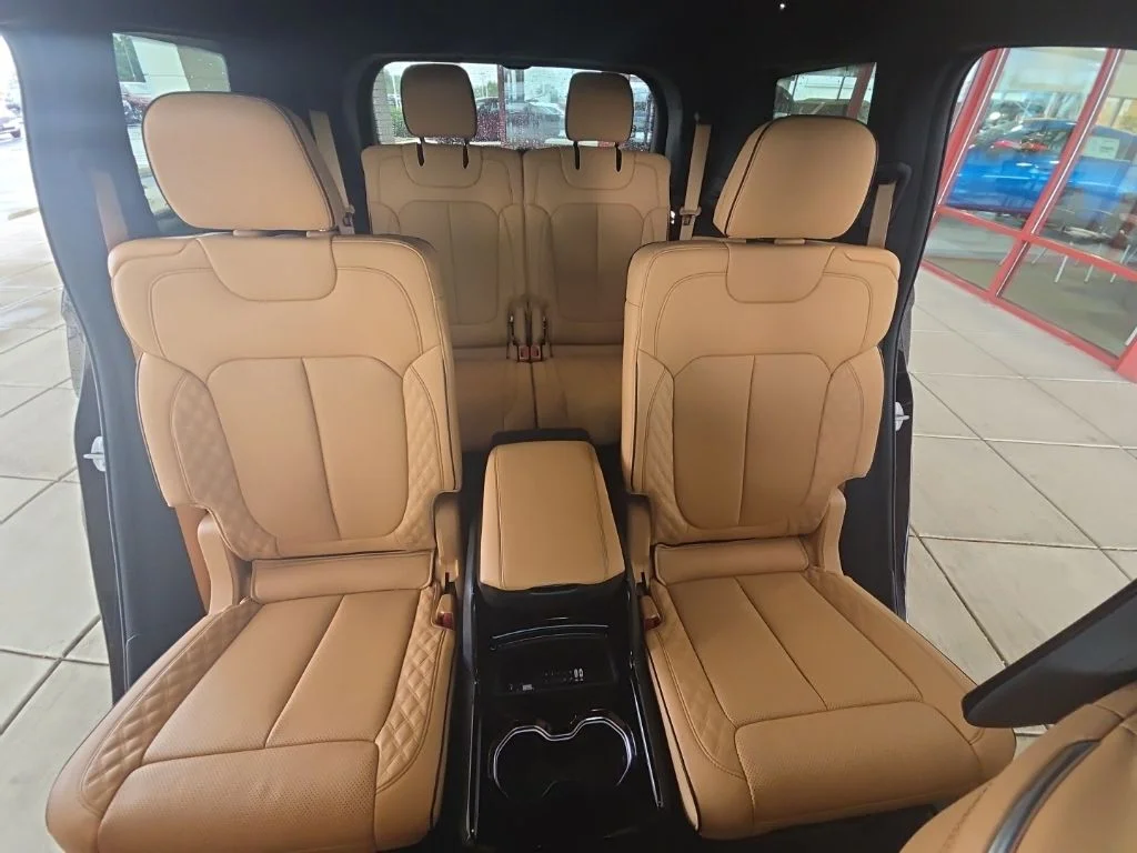 Used 2023 Black Jeep Summit image 28