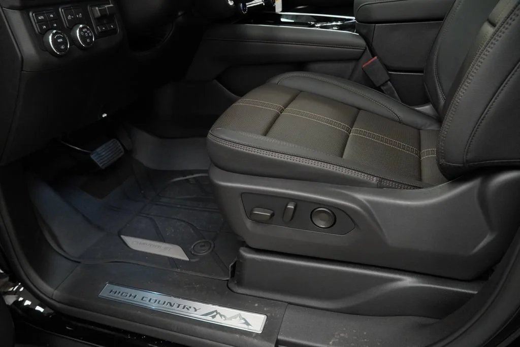 New 2026 Black Chevrolet High Country image 25