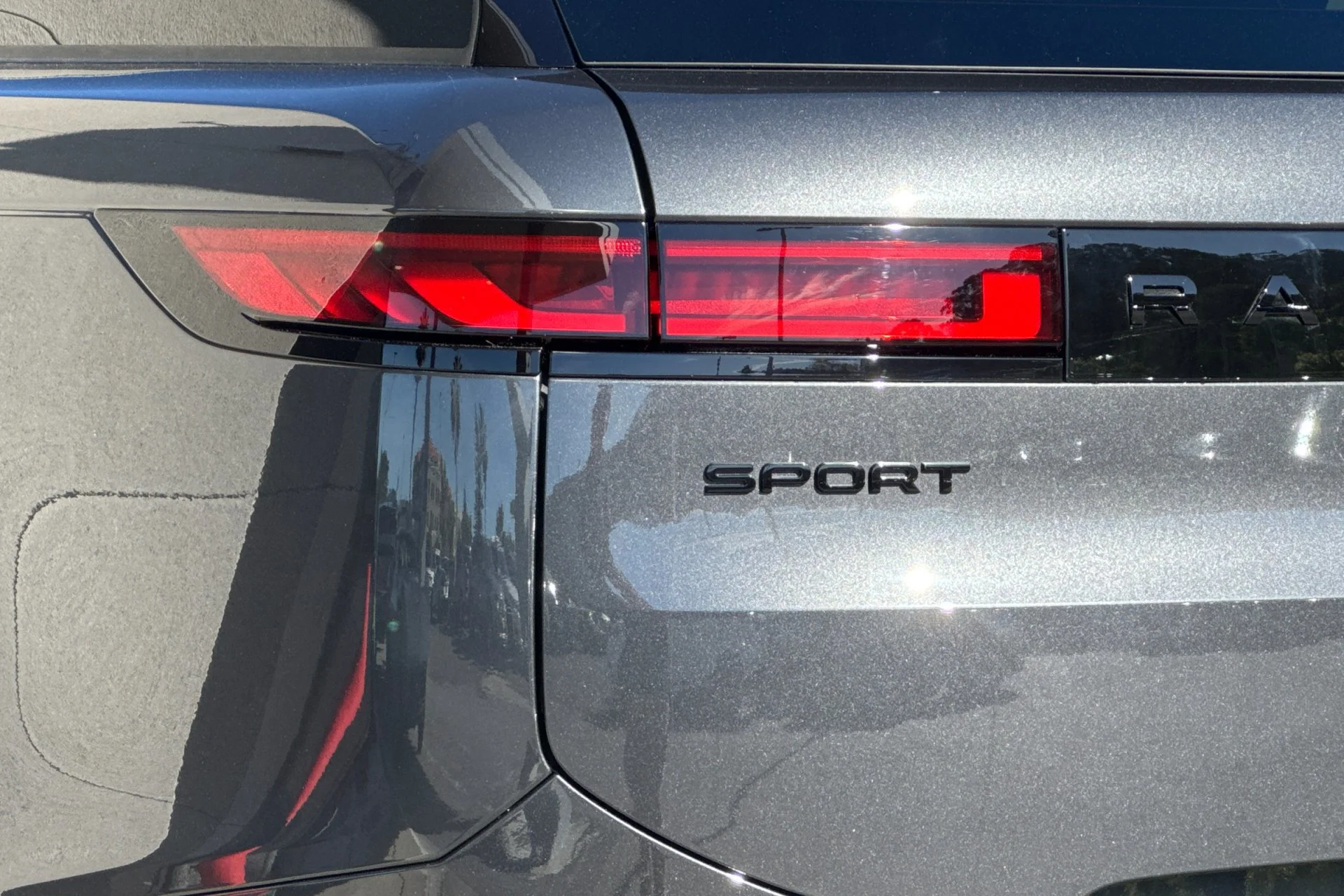 New 2026 Carpathian Grey Land Rover Dynamic SE image 12