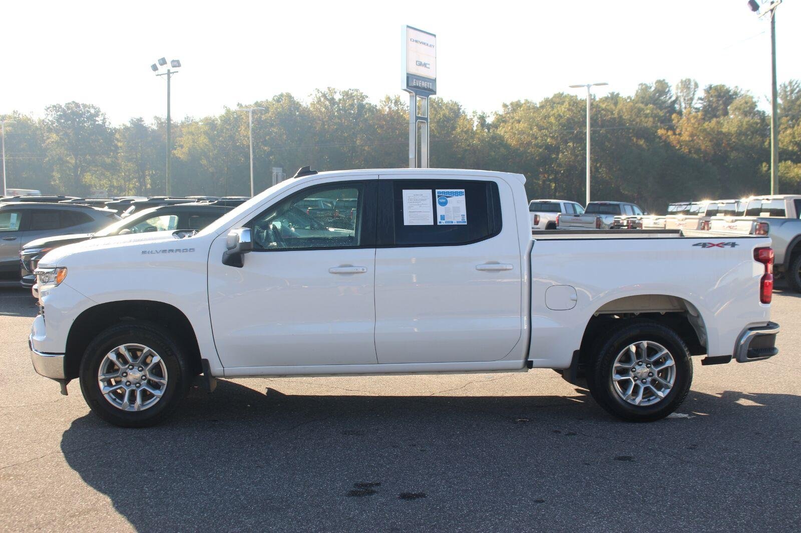 Used 2022 SUMMIT WHITE Chevrolet LT image 4