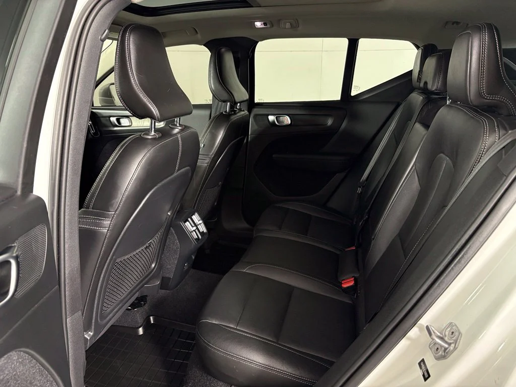 Used 2020 White Volvo T5 Inscription image 35