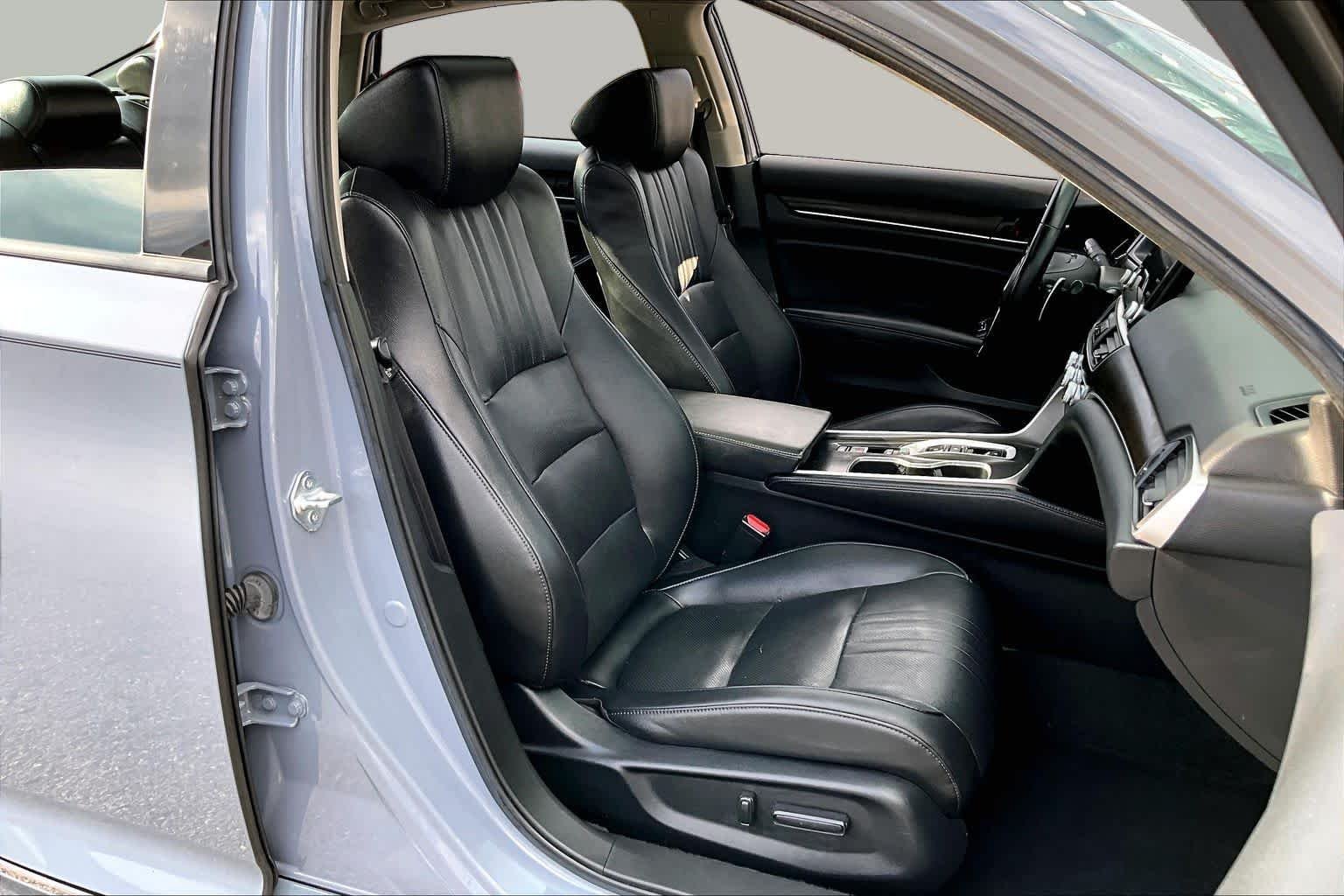 Used 2022 Sonic Gray Pearl Honda Touring image 9
