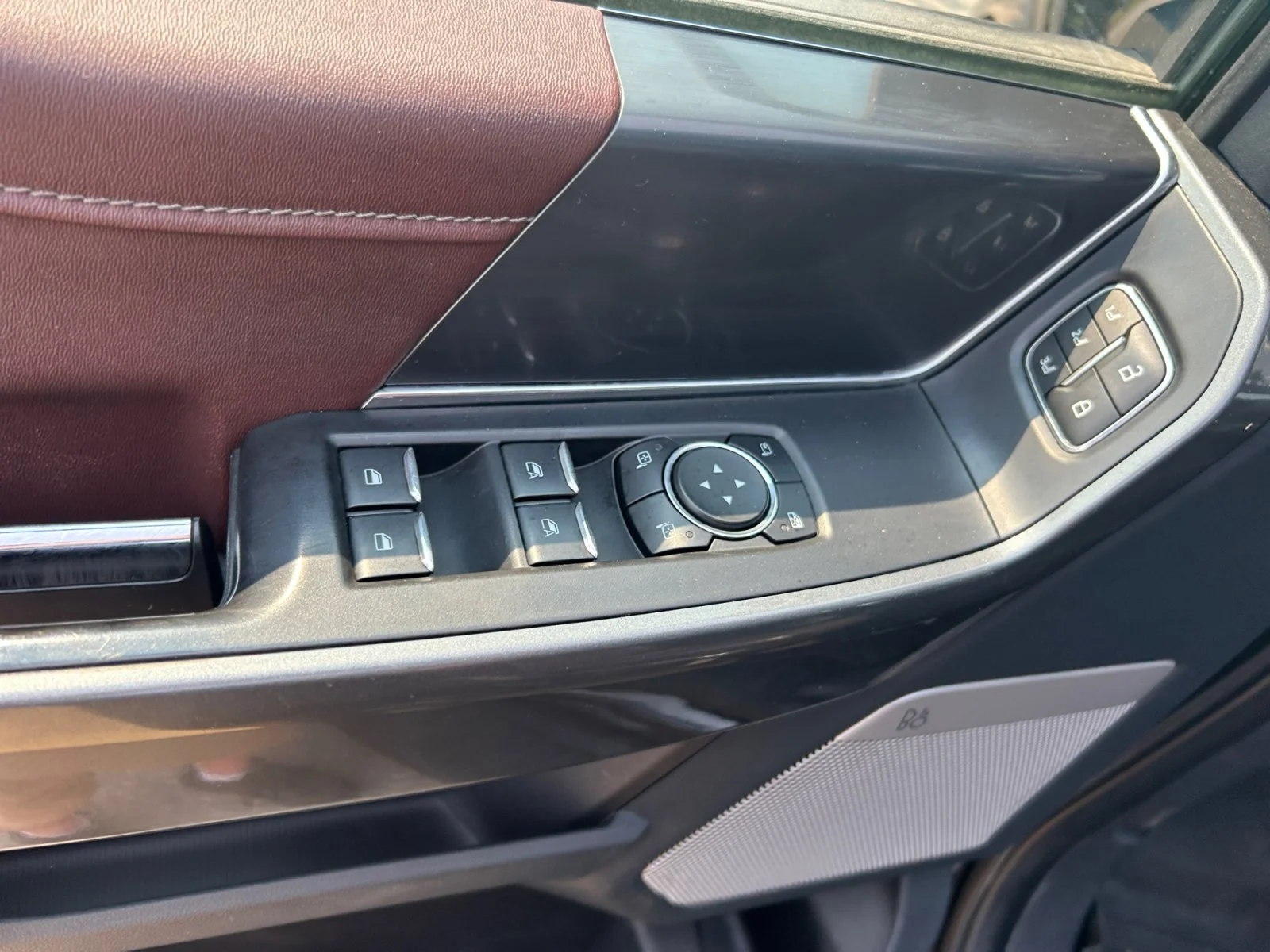 Used 2022 BLACK METAL Ford LARIAT SuperCrew image 17