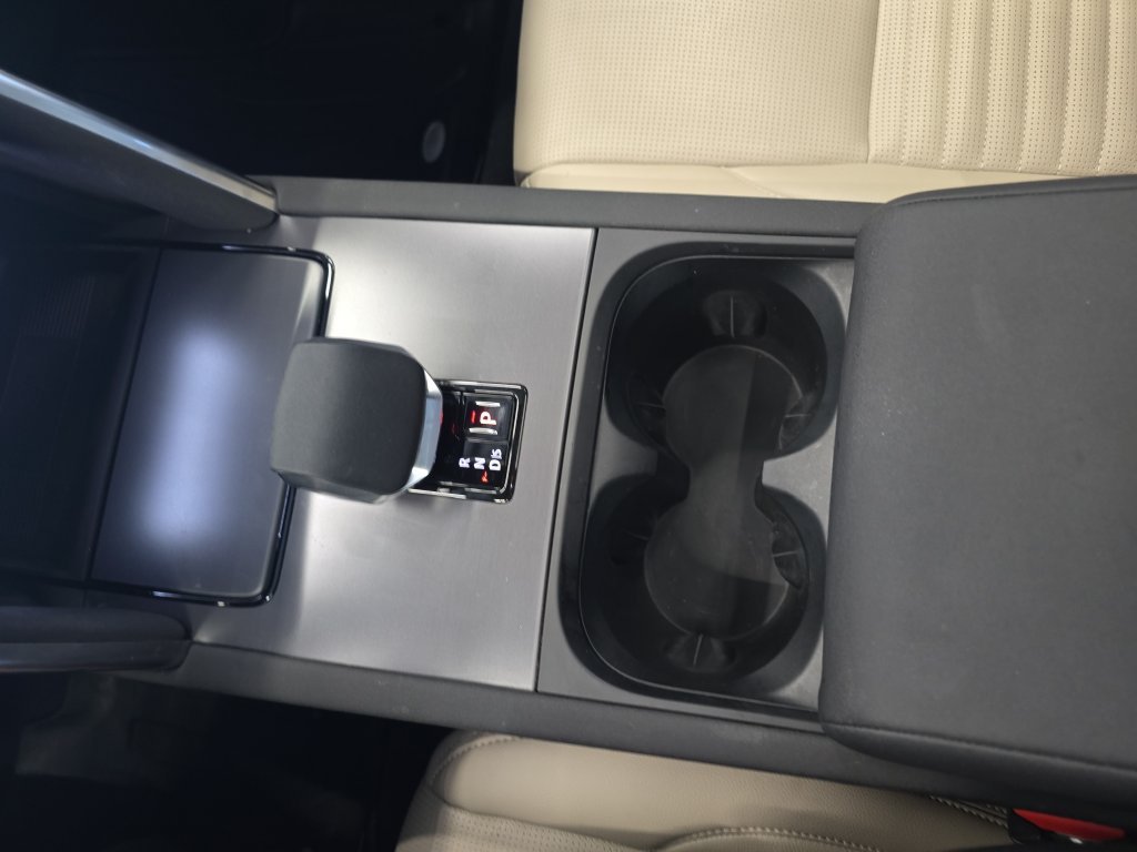 Certified Used 2025 White Land Rover S image 28
