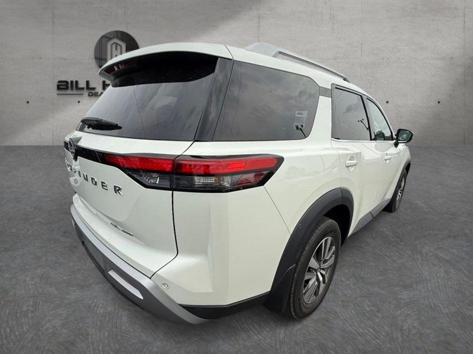 Used 2022 White Nissan SL image 5
