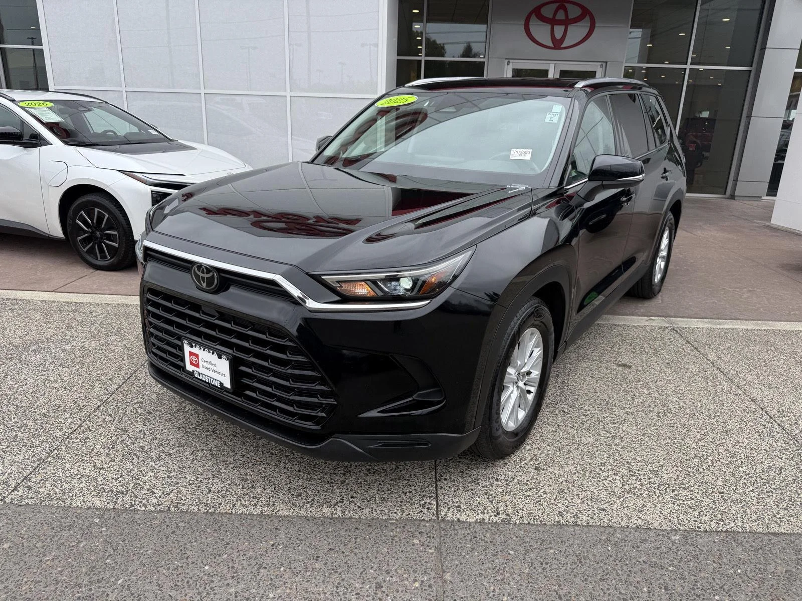 Used 2025 Midnight Black Metallic Toyota XLE image 4