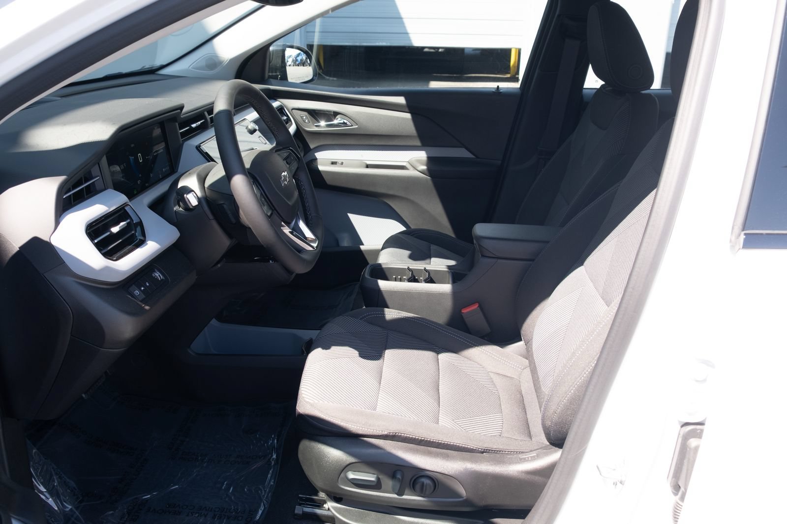 New 2027 Summit White Chevrolet LT image 10