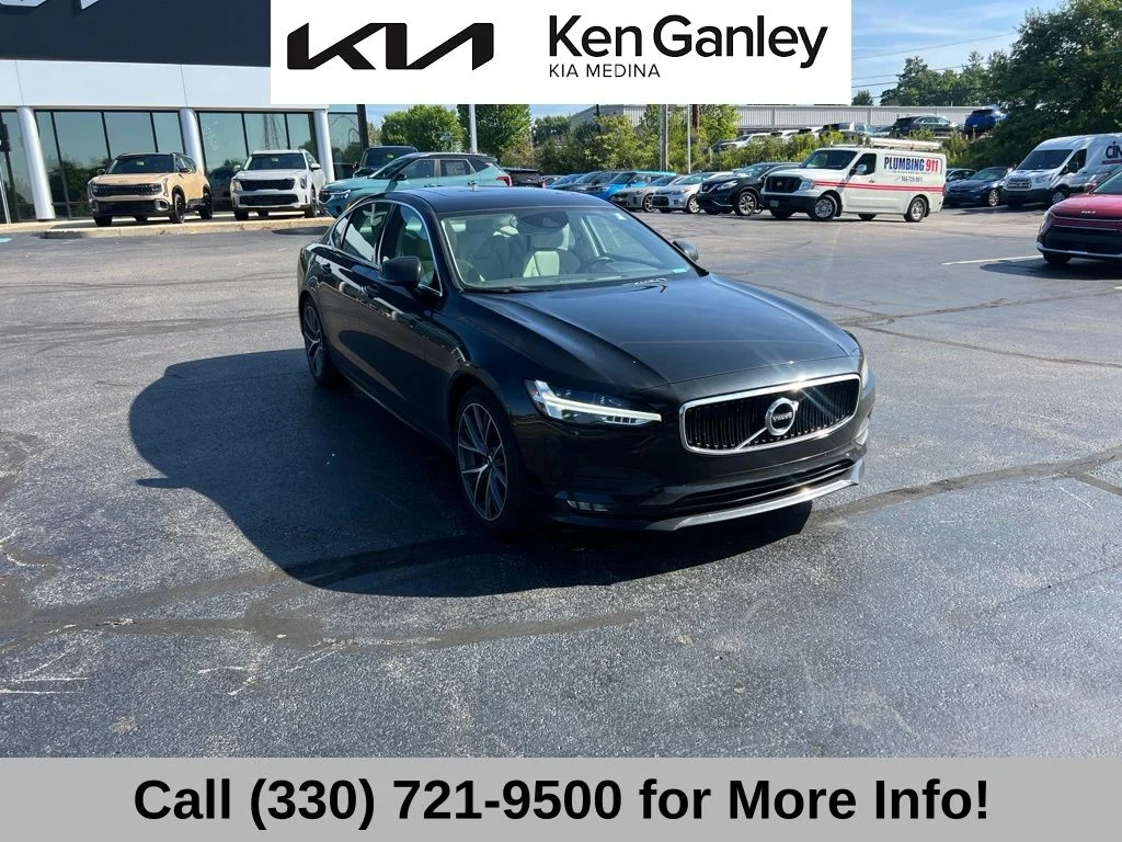 Used 2019 Black Volvo T5 Momentum image 3