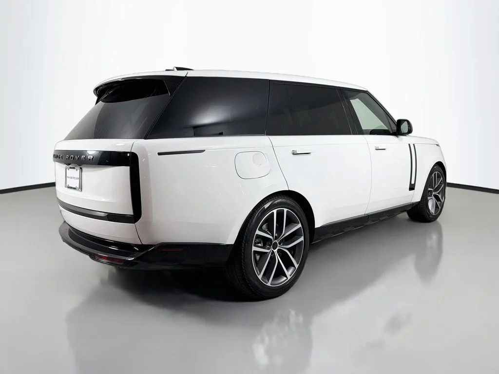 New 2026 Fuji White Land Rover SE 7 Seats image 5