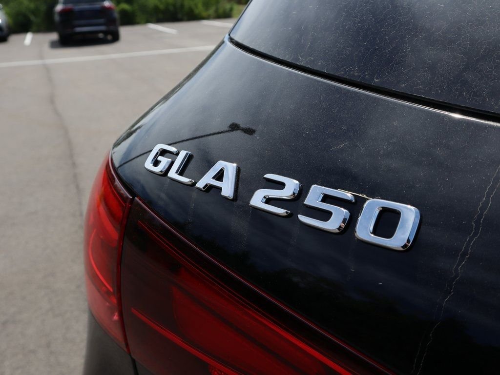 Used 2026 Cosmos Black Metallic Mercedes-Benz GLA 250 image 9