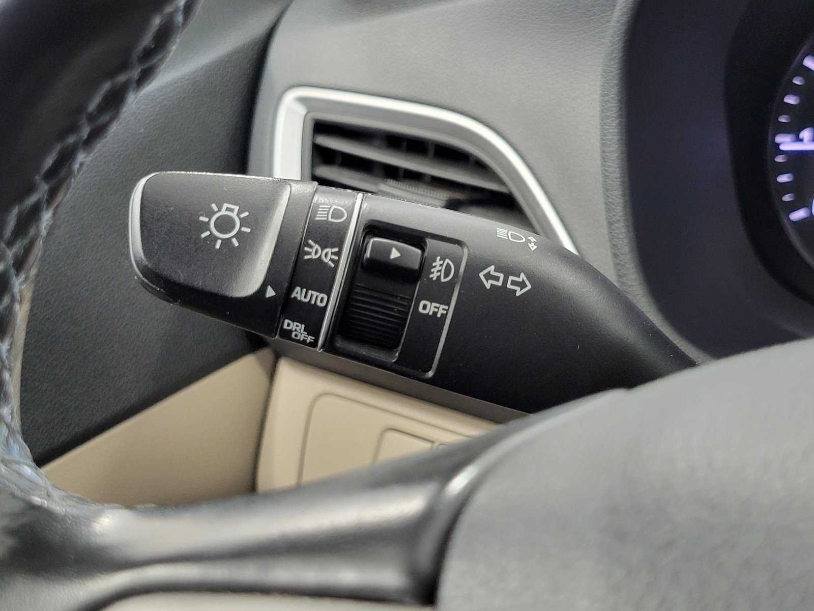 Used 2022 White Hyundai Limited image 17