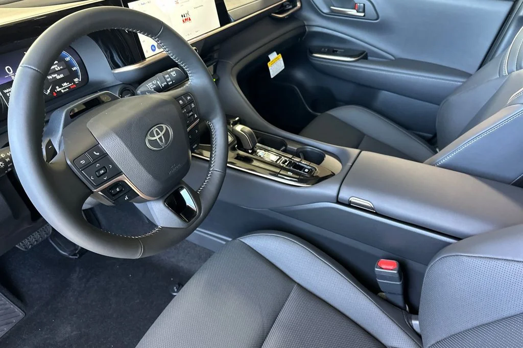 New 2026 Oxygen White <sup>1</sup> Toyota  Limited image 10