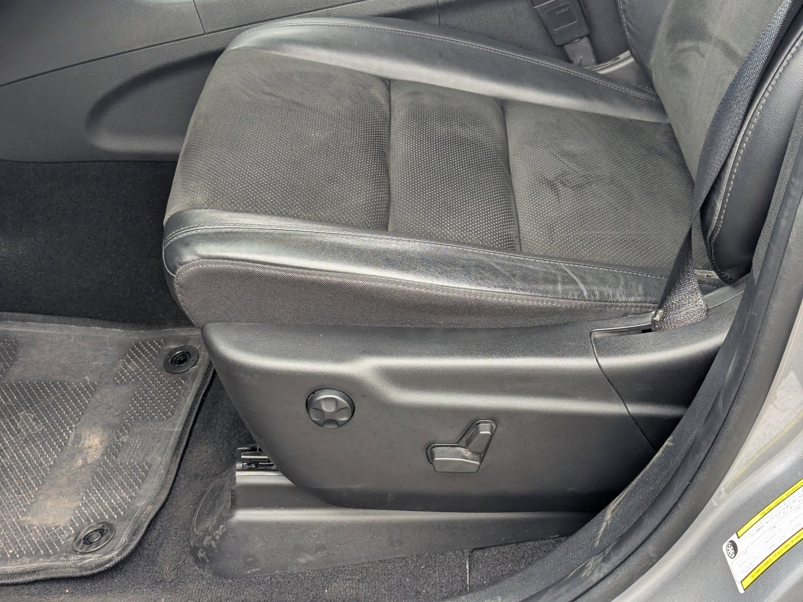 Used 2021 Billet Silver Metallic Clearcoat Jeep Laredo X image 14
