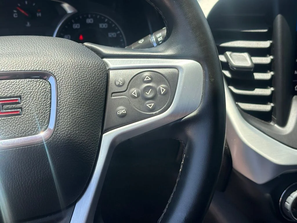 Used 2023 White GMC SLT image 16