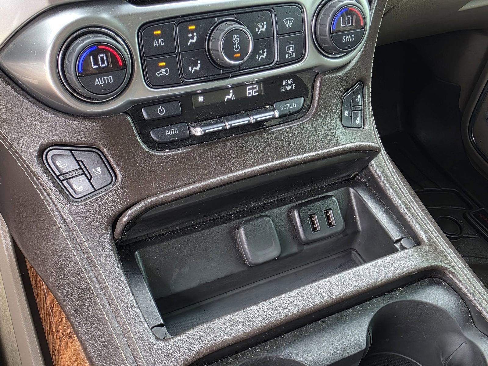 Used 2017 SUMMIT WHITE Chevrolet Premier image 17
