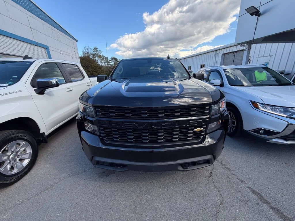 Used 2021 BLACK Chevrolet Custom image 8