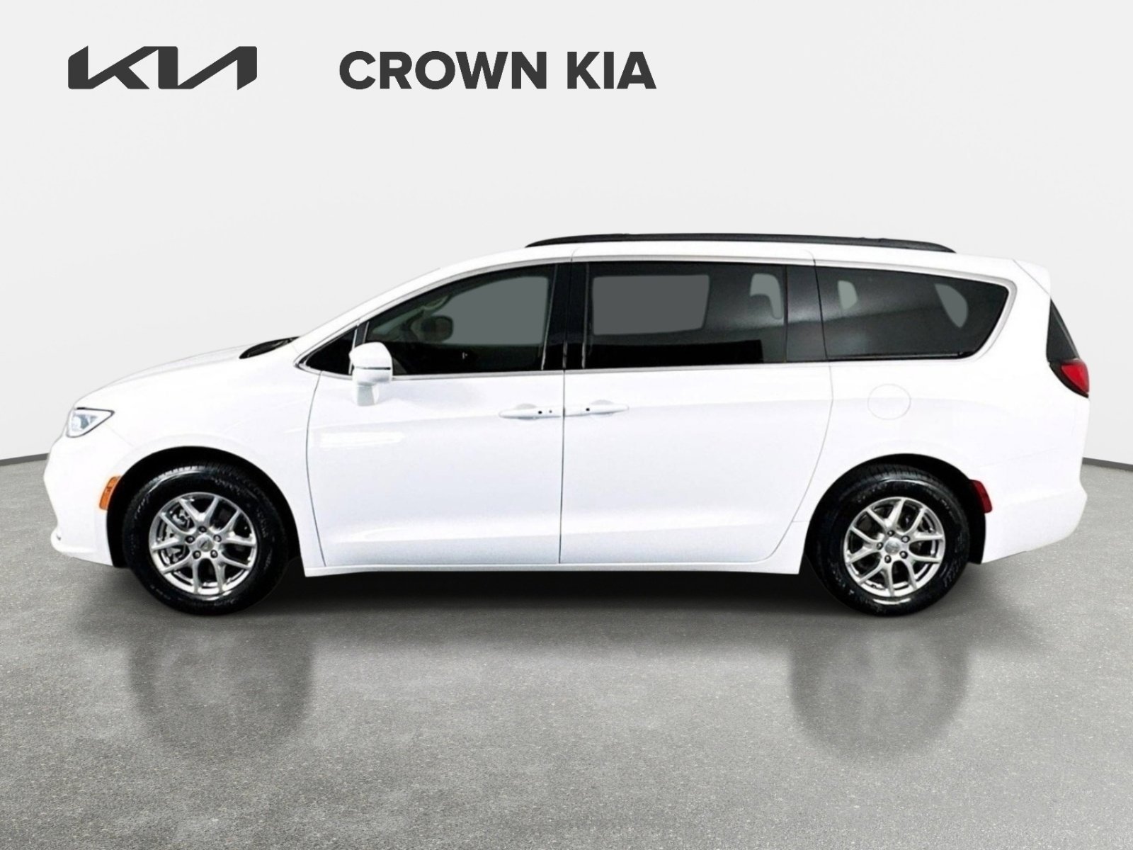 Used 2021 Bright White Clearcoat Chrysler Touring image 8