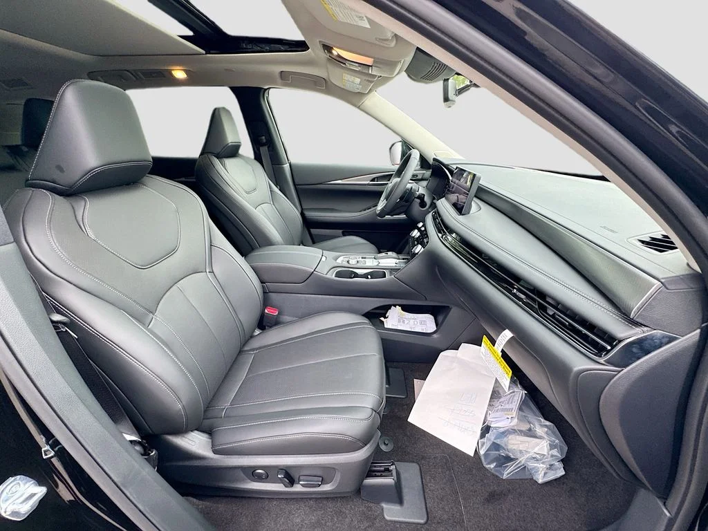 New 2027 MINERAL BLACK INFINITI Luxe FWD image 31