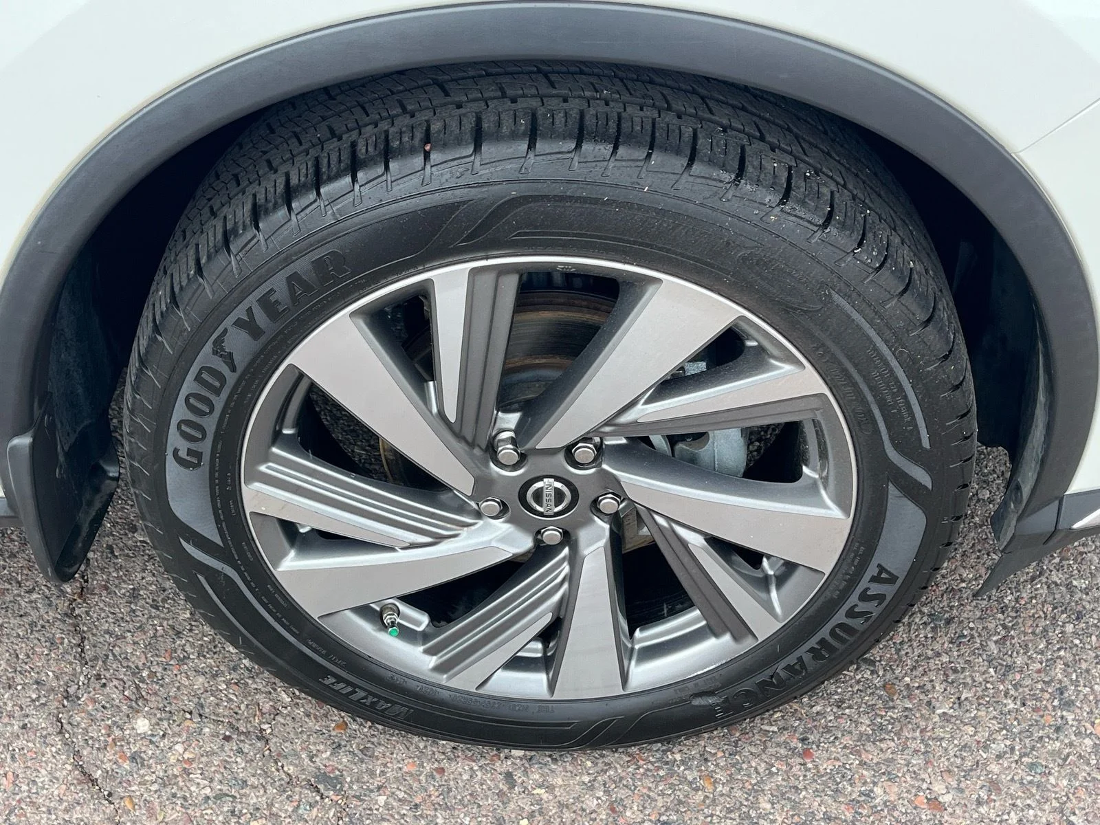 Used 2019 Pearl White Tricoat Nissan SL image 7