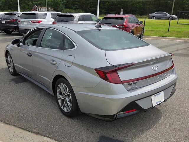 Used 2023 Silver Hyundai SEL image 10