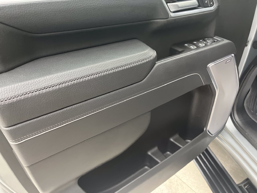 Used 2025 Silver GMC Denali image 11