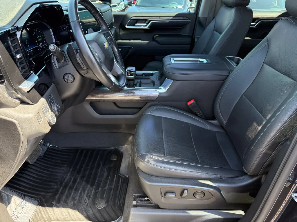 Used 2022 Gray Chevrolet LTZ image 27