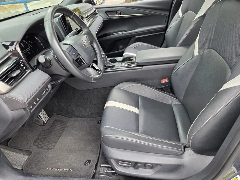 Used 2025 Underground TOYOTA SE image 10