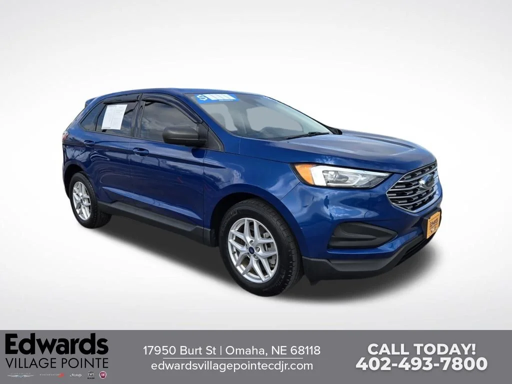 Used 2021 Blue Ford SE image 1