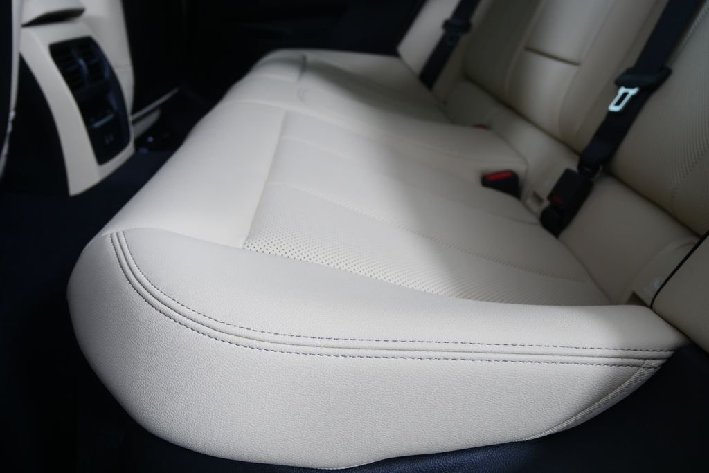 Used 2026 Alpine White BMW 330i image 15