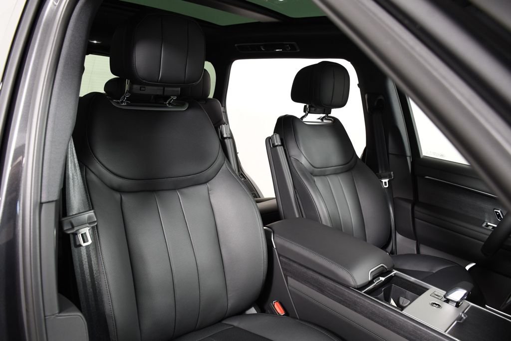 New 2026 Carpathian Gry Land Rover SE image 19