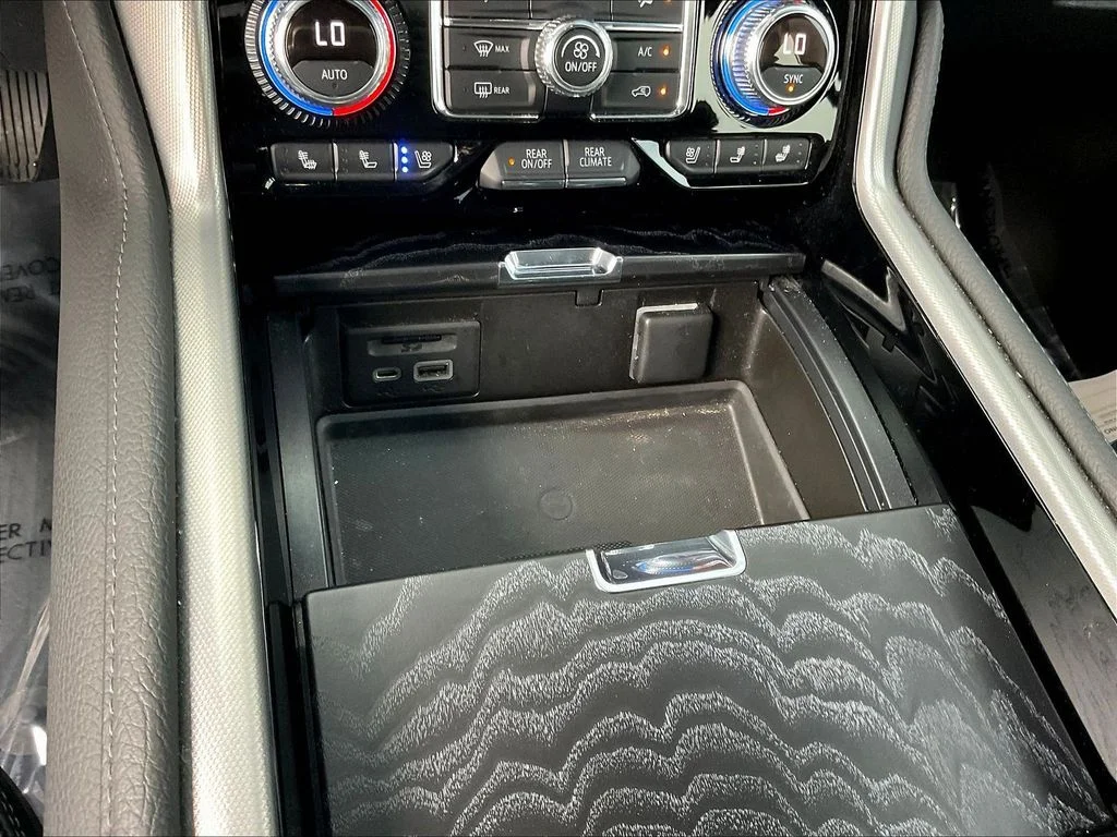 Used 2021 Hunter Green GMC Denali image 15