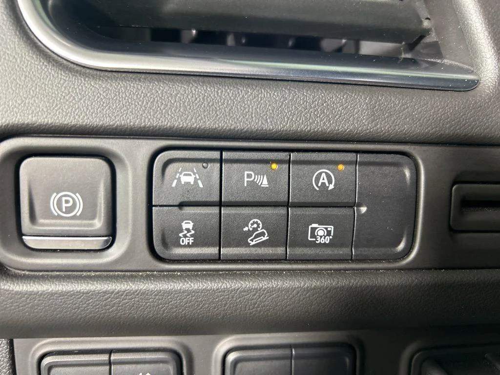 Used 2024 Black Chevrolet Z71 image 23