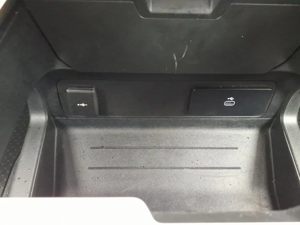 Used 2025  Land Rover S image 19