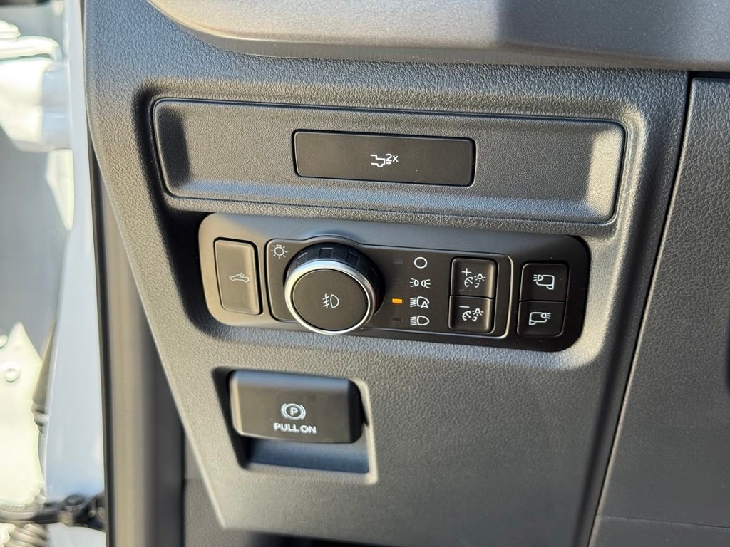 New 2026 Oxford White Ford XLT image 14
