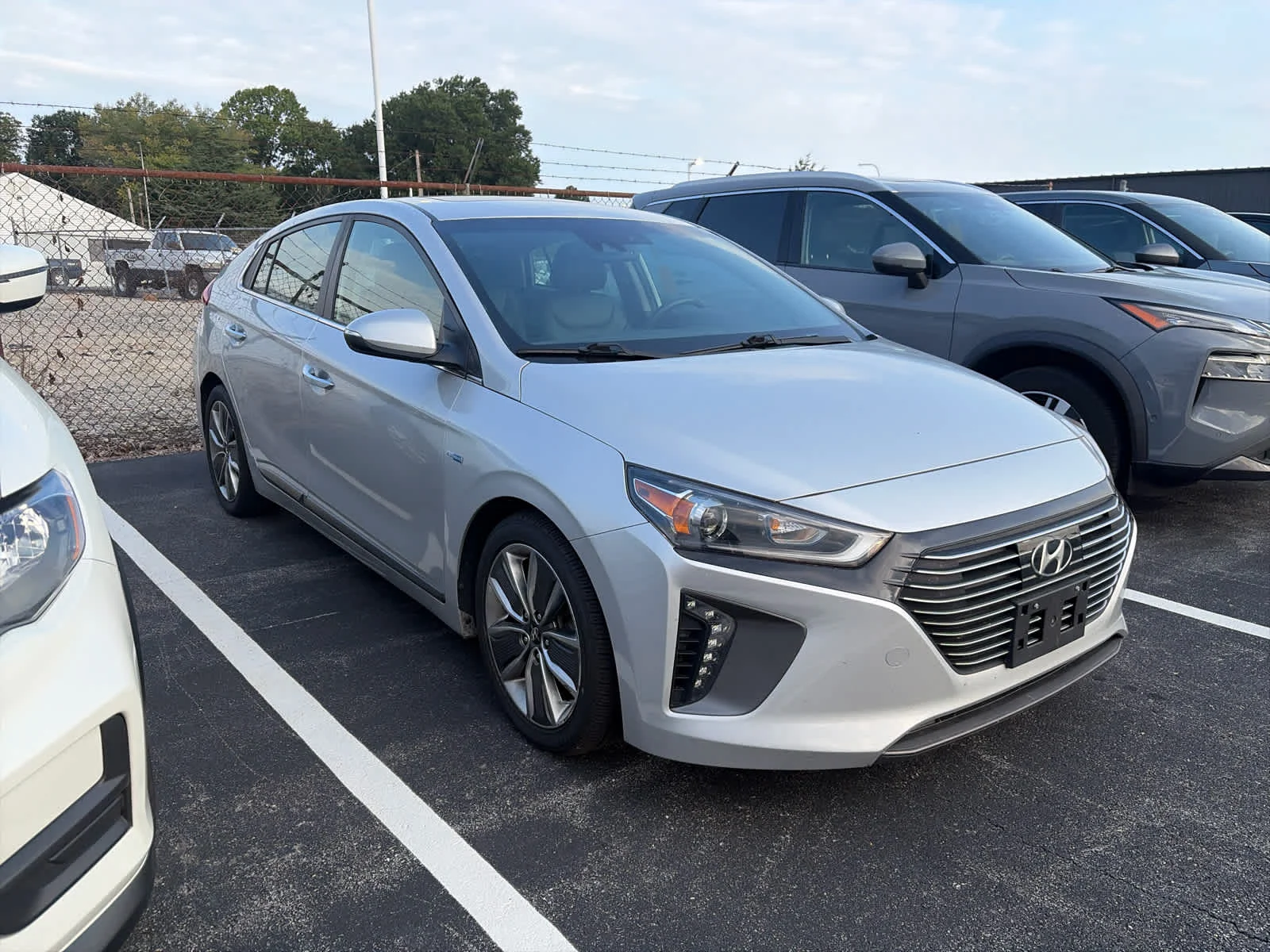 Used 2018 Symphony Air Silver Hyundai Limited image 3