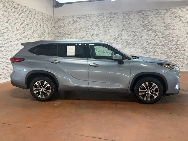 Used 2021 Gray Toyota XLE image 6