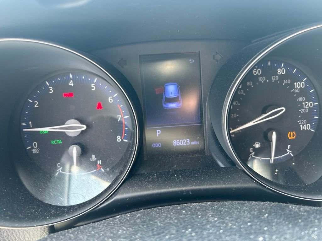 Used 2019 White Toyota XLE image 9