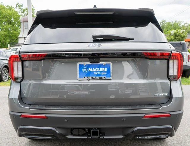 New 2026 Carbonized Gray Metallic Ford ST-Line image 6