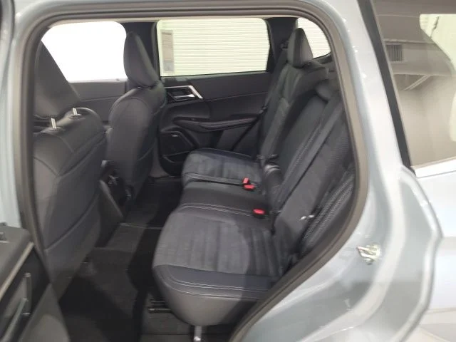 New 2026 Moonstone Gray Metallic Mitsubishi SE S-AWC image 19