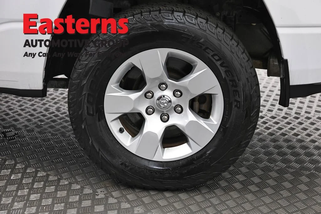 Used 2021 White Ram Big Horn/Lone Star image 32