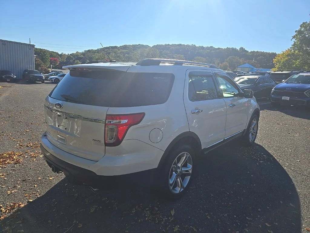 Used 2015 White Ford Limited image 3