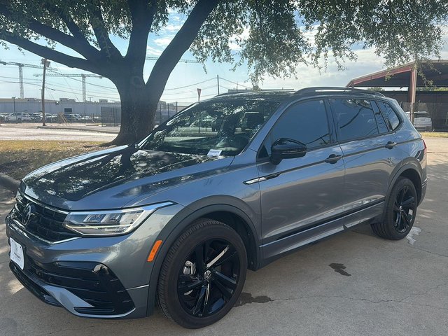 Pre-Owned 2023 Volkswagen Tiguan SE R-Line Black