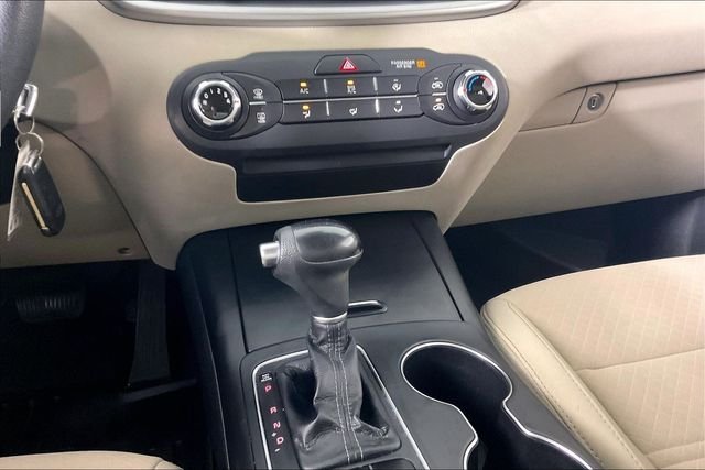 Used 2017 White Kia LX image 8