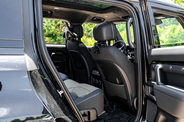 New 2026 Santorini Black Metallic Land Rover V8 image 47